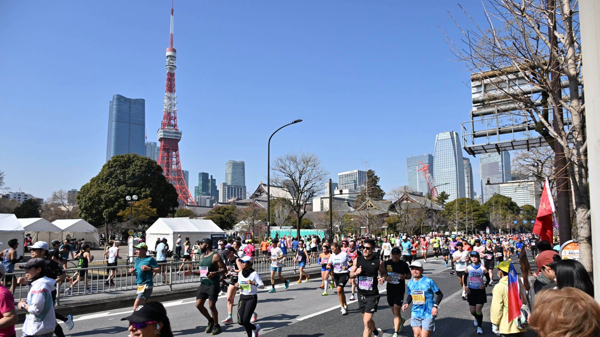 Runners passing by Tokyo Tower